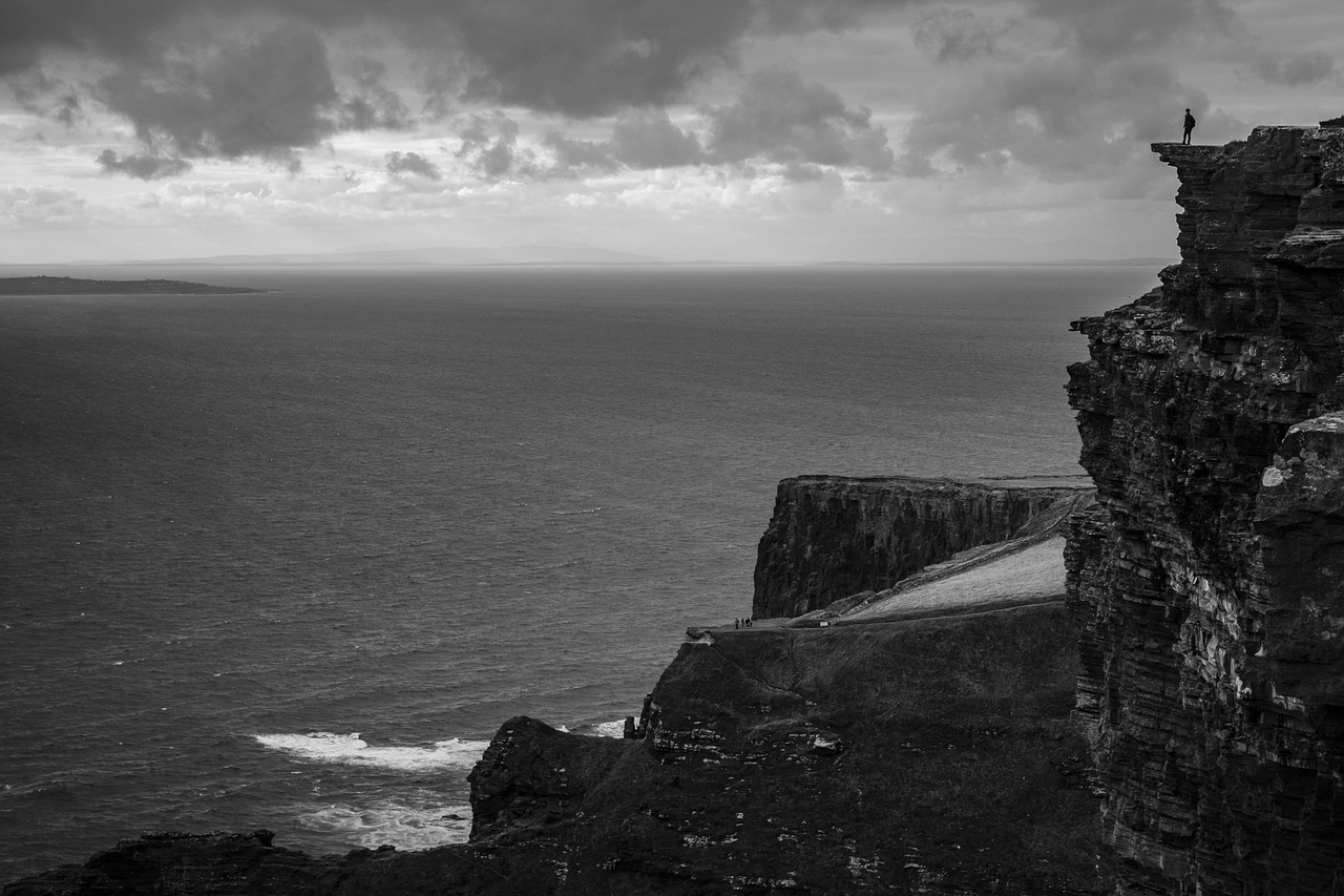 MAGNIFICENT CLIFFS